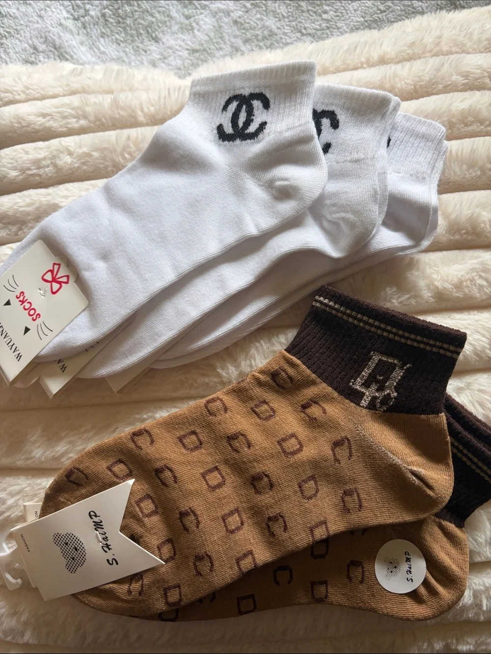 Women’s fashion socks